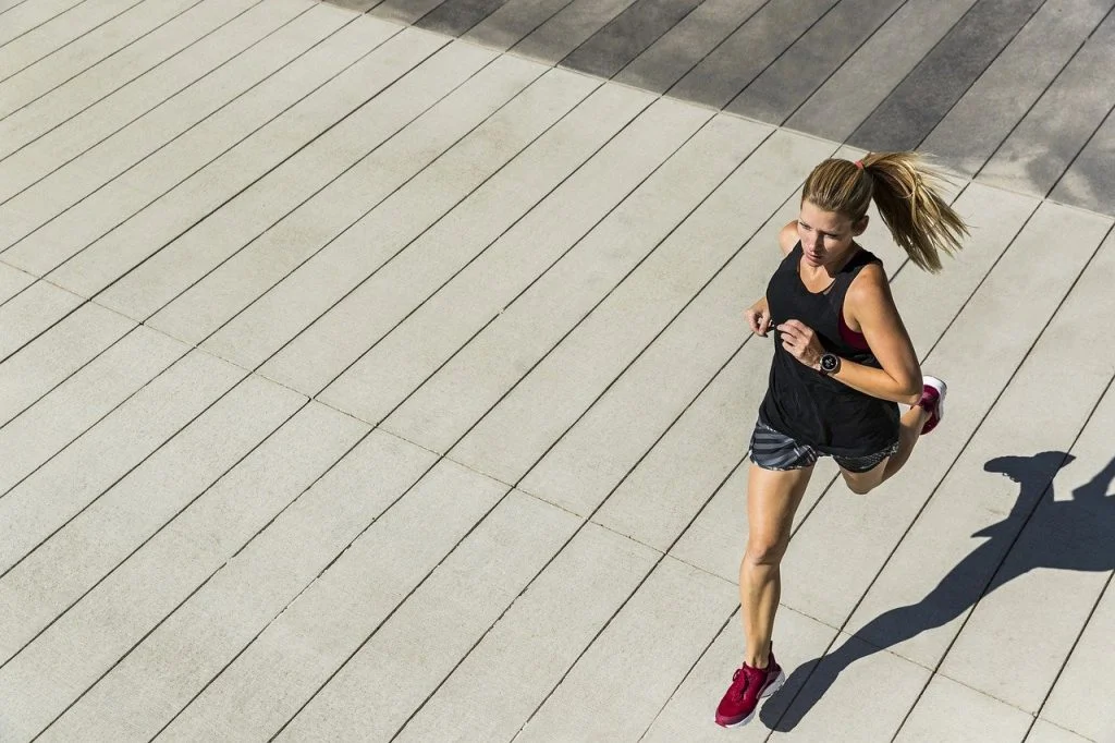 Running Woman Fitness Runner - roxanawilliams1920 / Pixabay