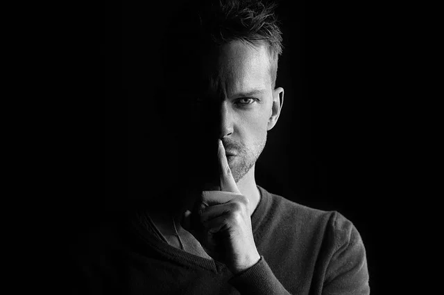 Man Secret Face Mysterious Whisper - Sammy-Sander / Pixabay