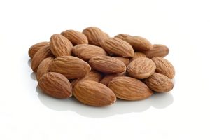 Almonds Unshelled Almonds Nuts  - pictavio / Pixabay