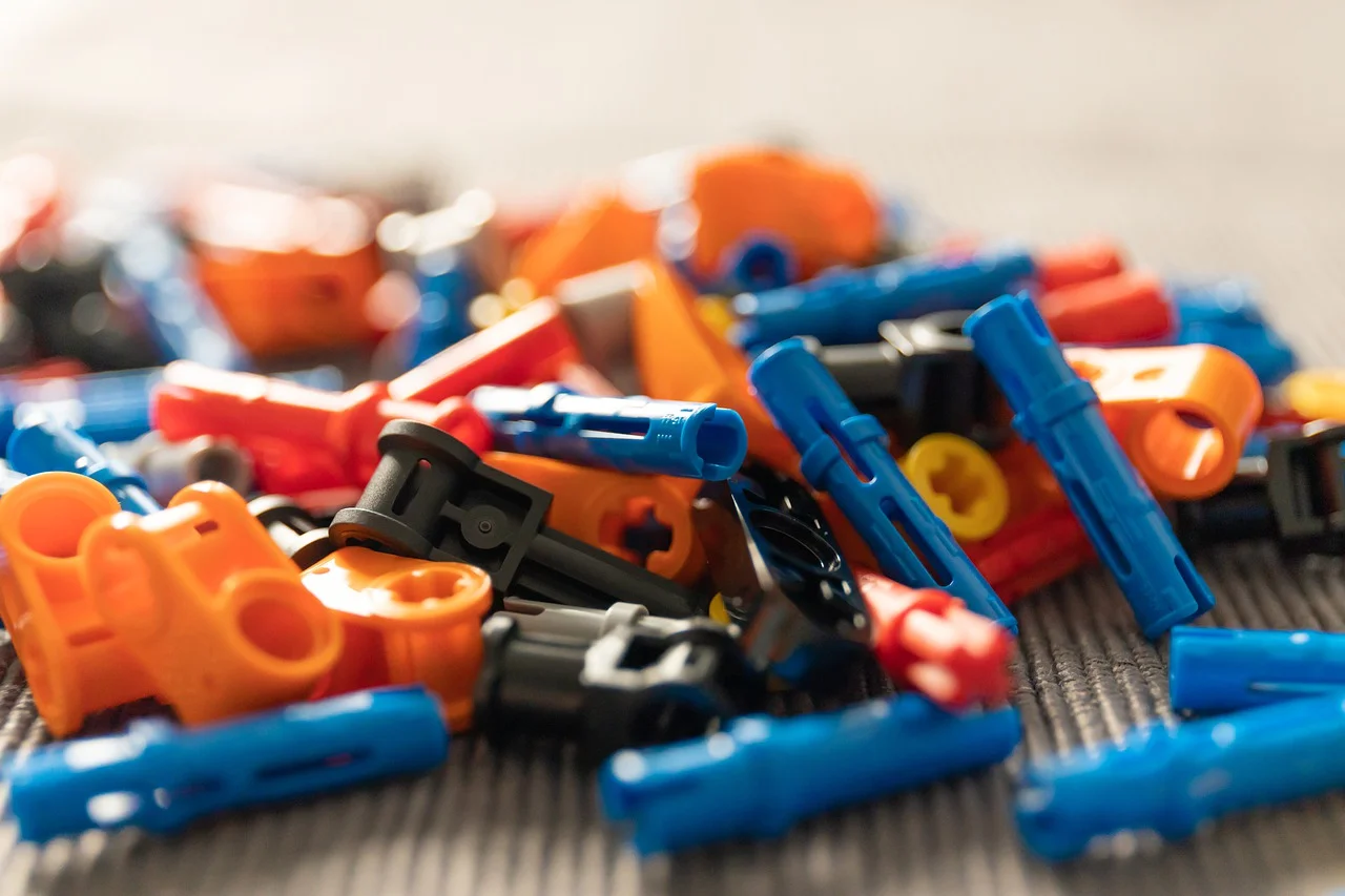Challenges for developing environmentally friendly plastics