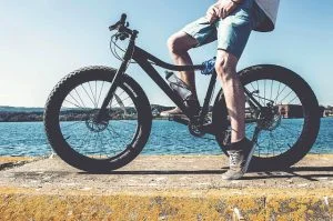 People Man Bike Bicycle Water - StockSnap / Pixabay