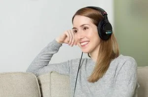 Woman Headphones Music Girl Smile - PourquoiPas / Pixabay