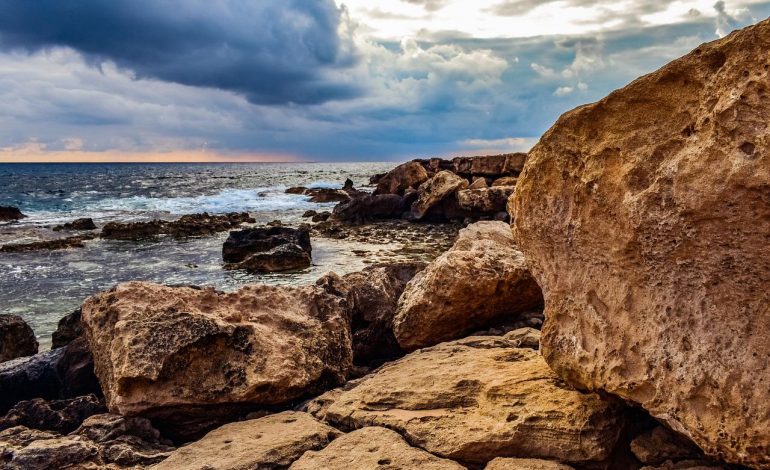  Chemical weathering vs physical weathering of rocks