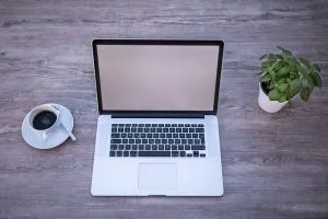 Laptop Macbook Home Office - lukasbieri / Pixabay