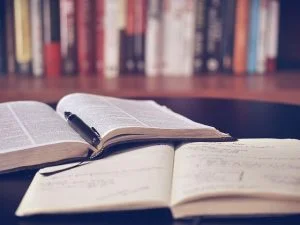 Open Book Library Education Read - lil_foot_ / Pixabay