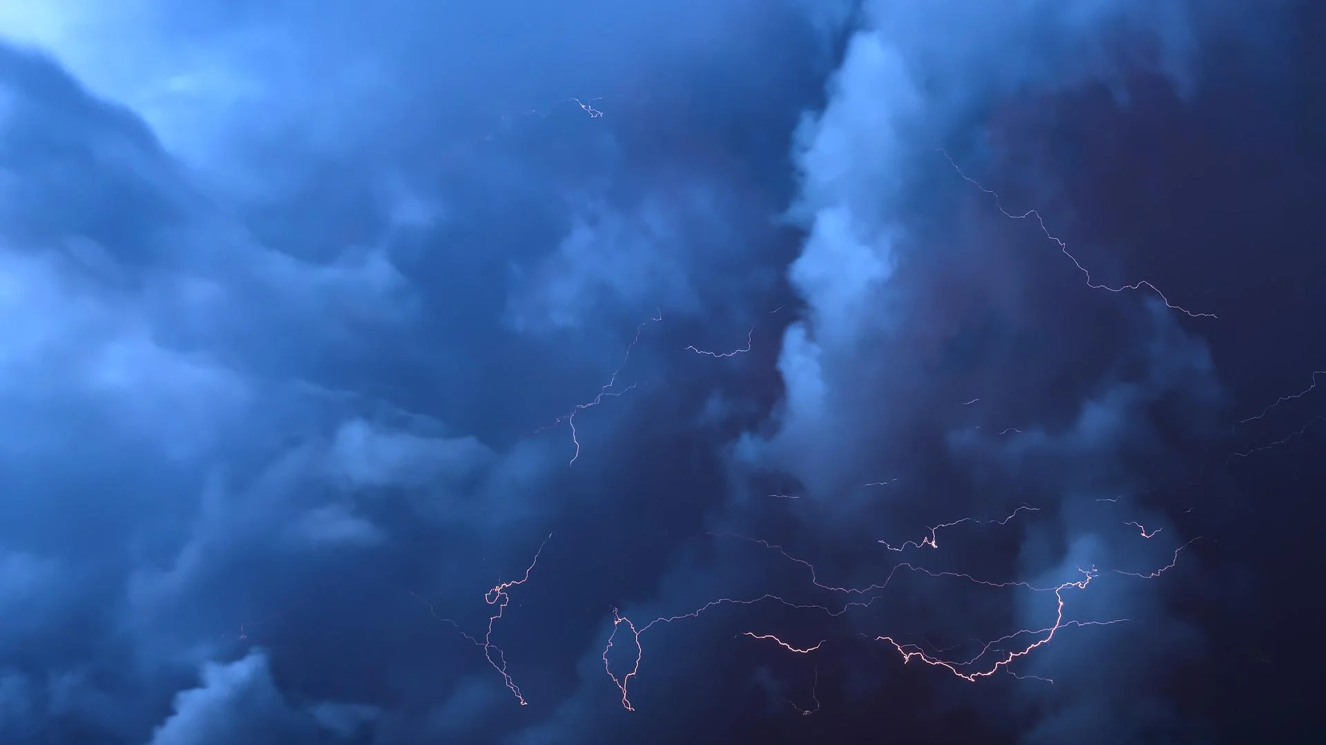 Lightning – Static electricity – definition, and examples