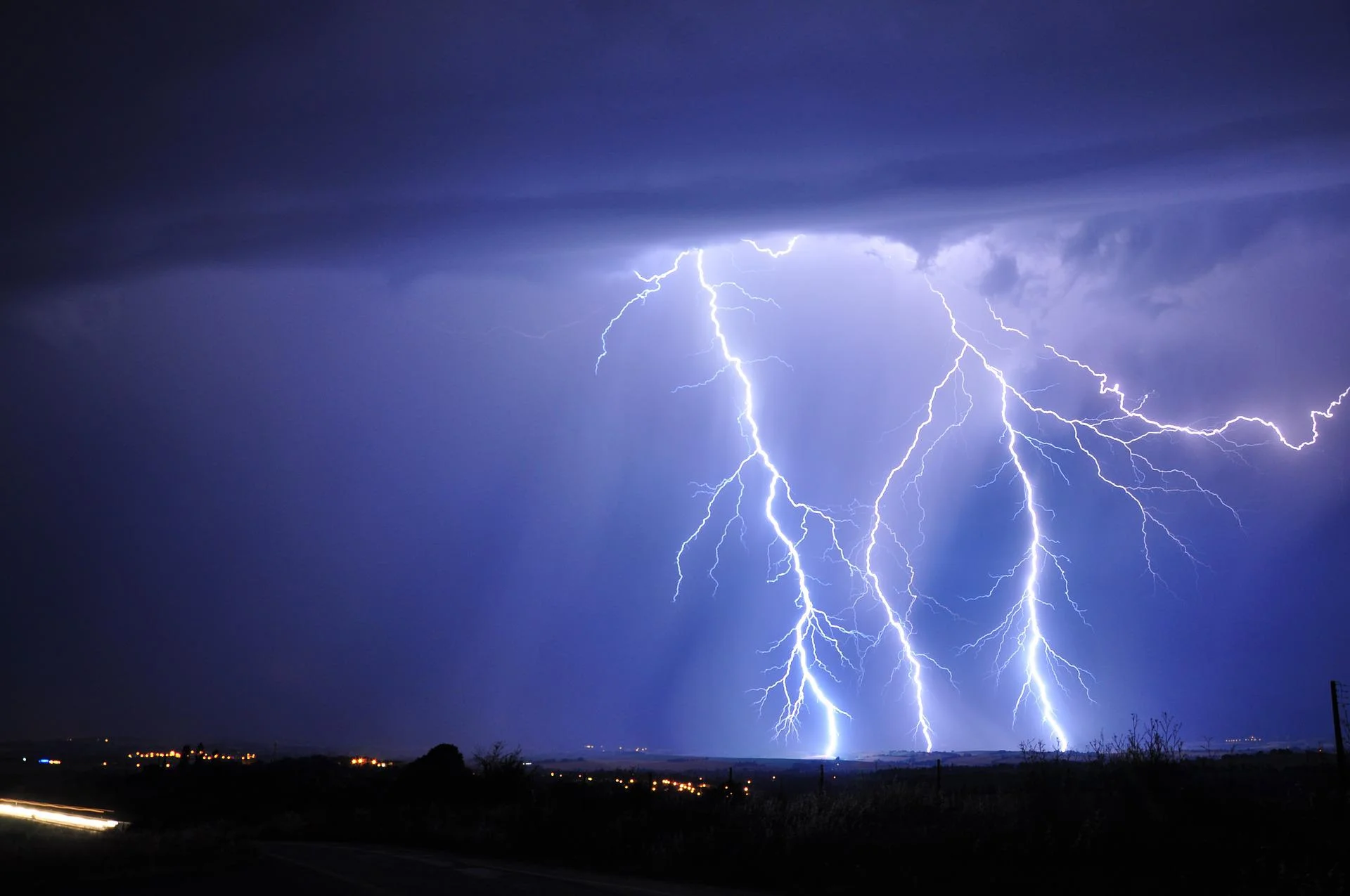 Lightning – Static electricity – definition, and examples