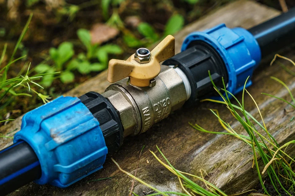How to keep pipes from freezing