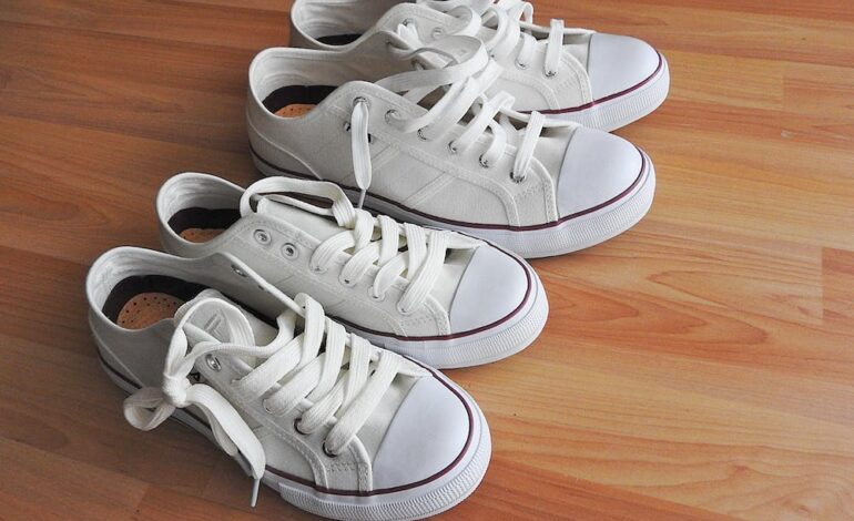  How to keep white shoes white?