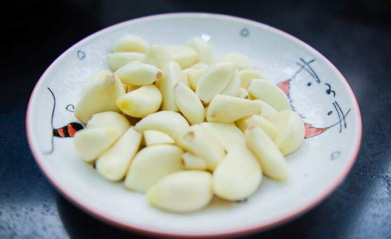 Free Garlic in White Ceramic Plate Stock Photo