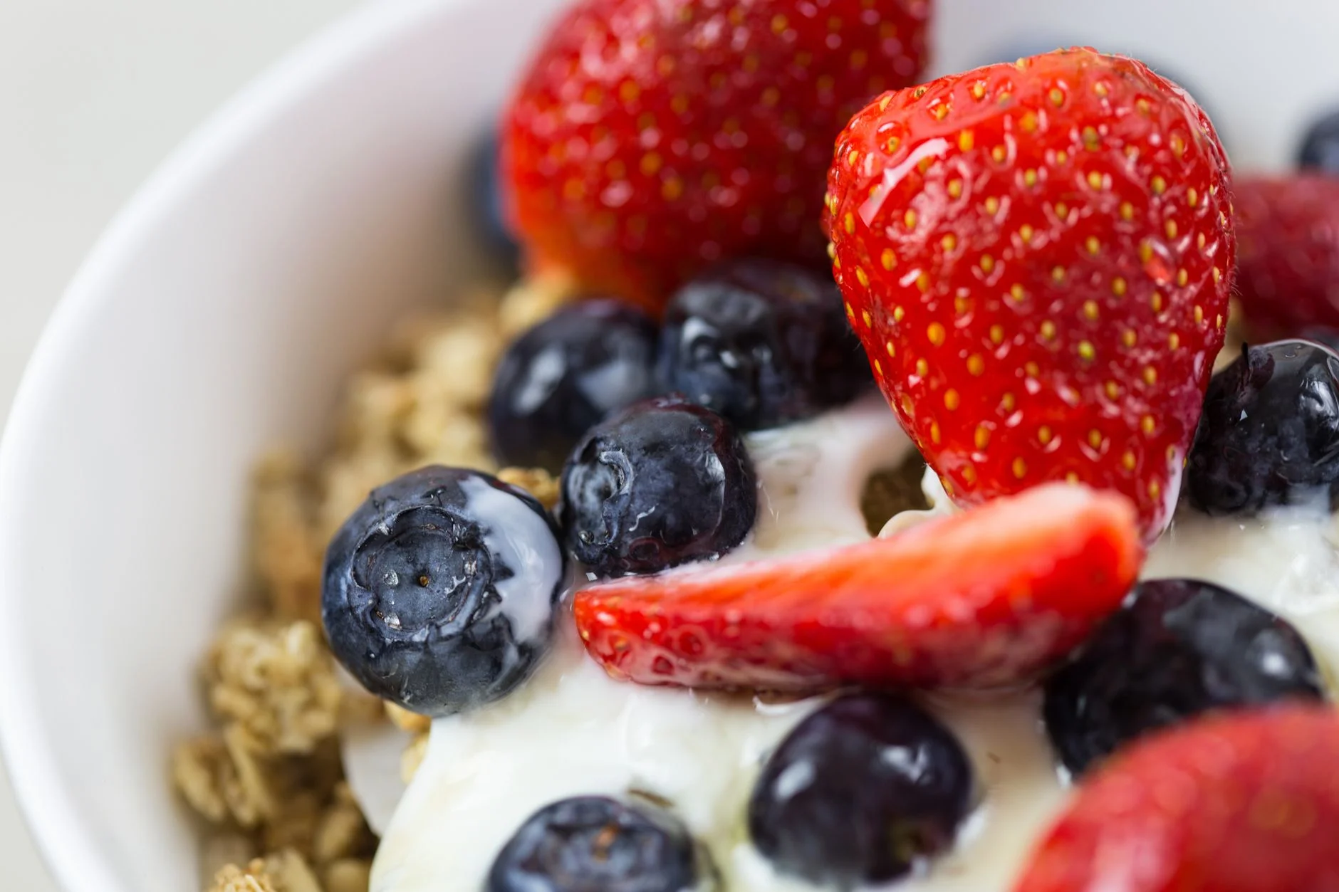 Strawberries and blueberries on yogurt with granola