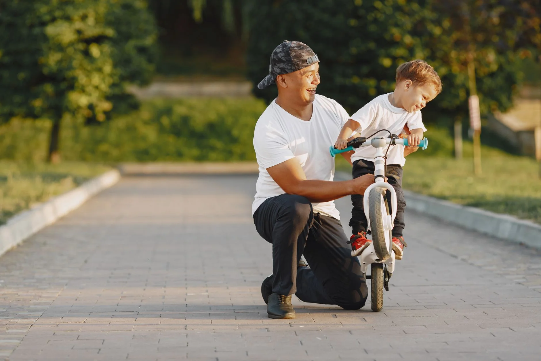 Empowerment vs Enablement: Differences, Signs and Examples