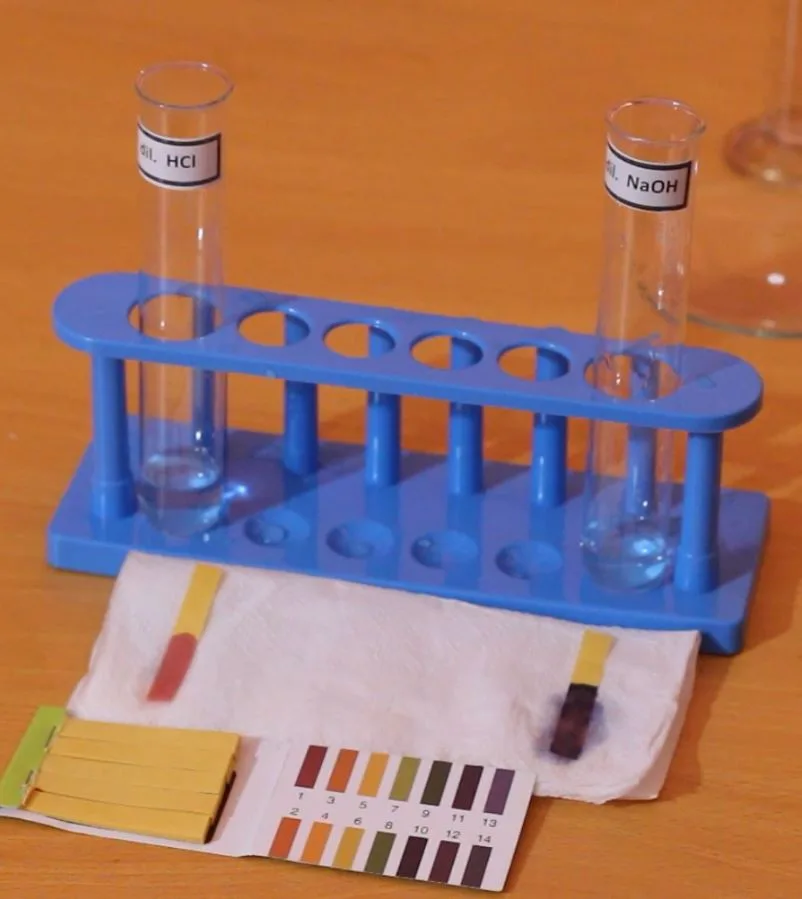 pH paper strips red after dilute hydrochloric acid and dark purple after dilute sodium hydroxide, with the colour chart