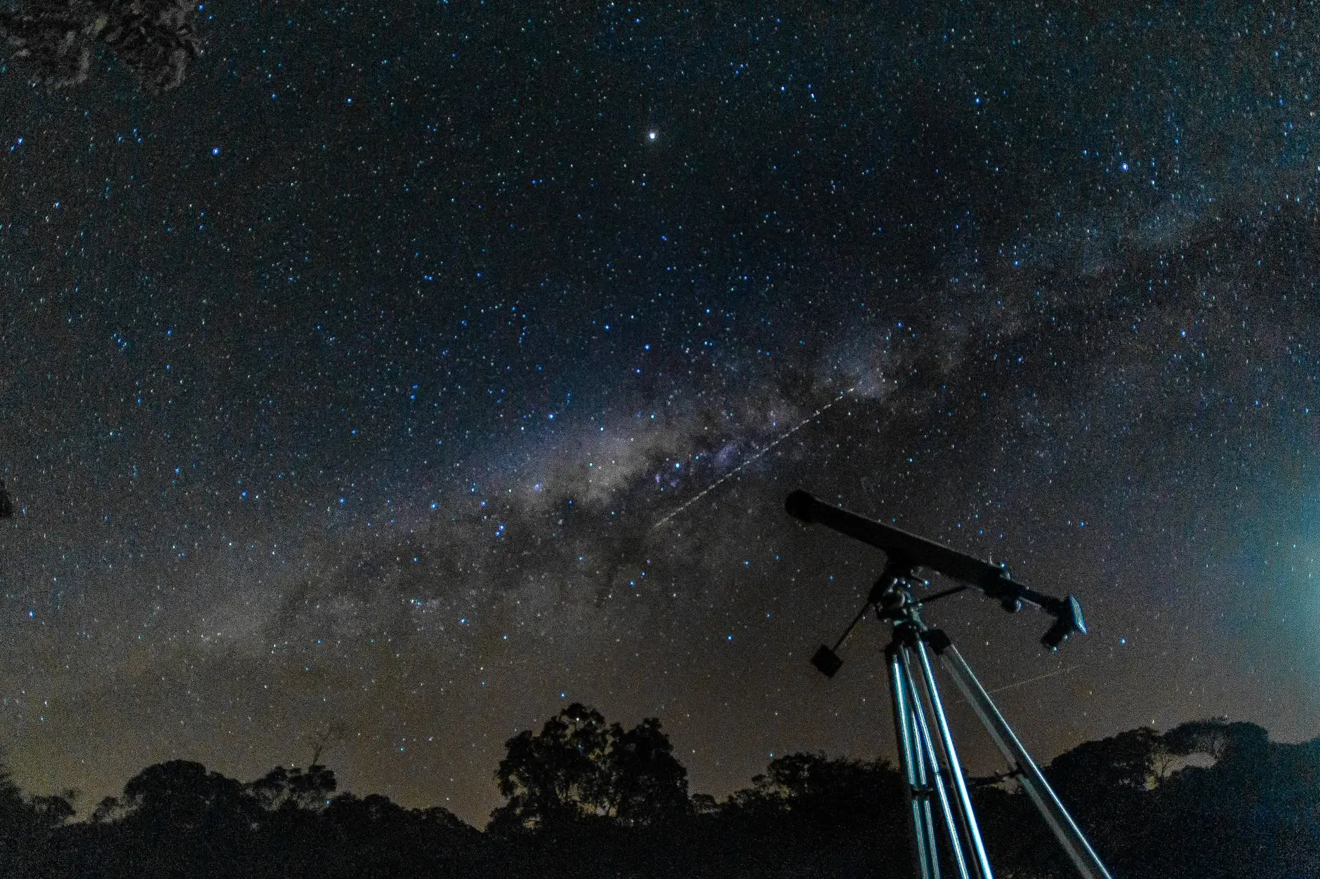 Telescope pointed at a starry sky with the Milky Way overhead