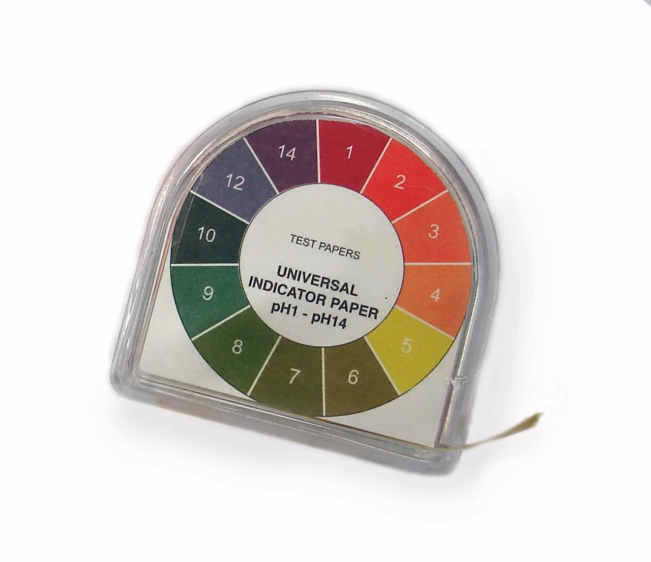 Universal indicator paper dispenser with a pH 1 to 14 colour wheel