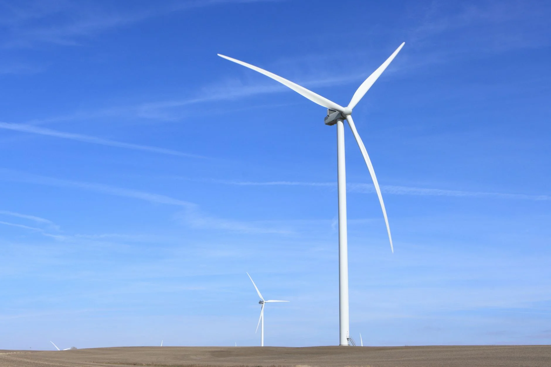 How Generators Work: Electromagnetic Induction Explained